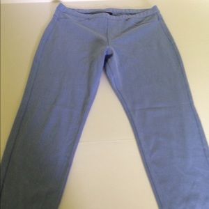 HUE Jeans - NWOT $39 HUE COTTON JEANS CAPRI LEGGINGS SIZE M HUE Jeans - NWOT $39 HUE COTTON JEANS CAPRI LEGGINGS SIZE M